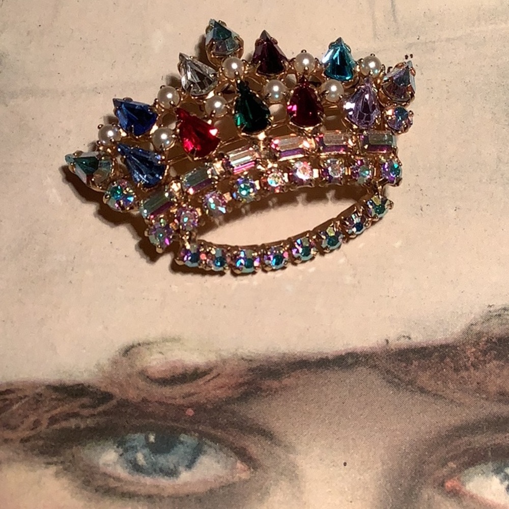 VINTAGE 1950s B. DAVID CROWN RHINESTONE BROOCH, Signed - Picture 2 of 6